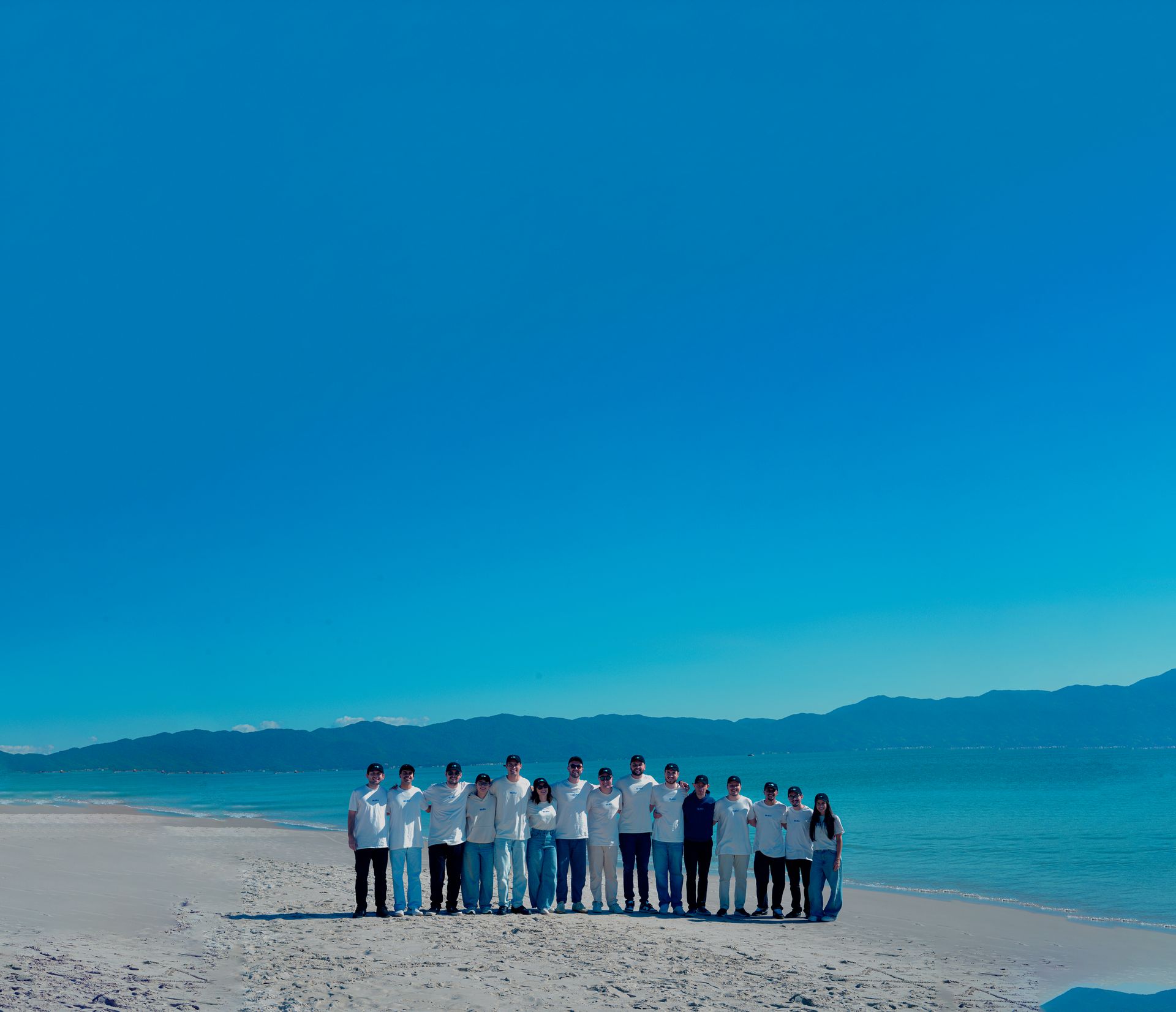O time da Bleu na praia em Florianópolis